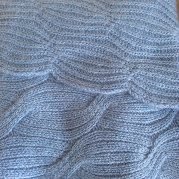 Geneva Cashmere Scarf - Picture 4 of 6